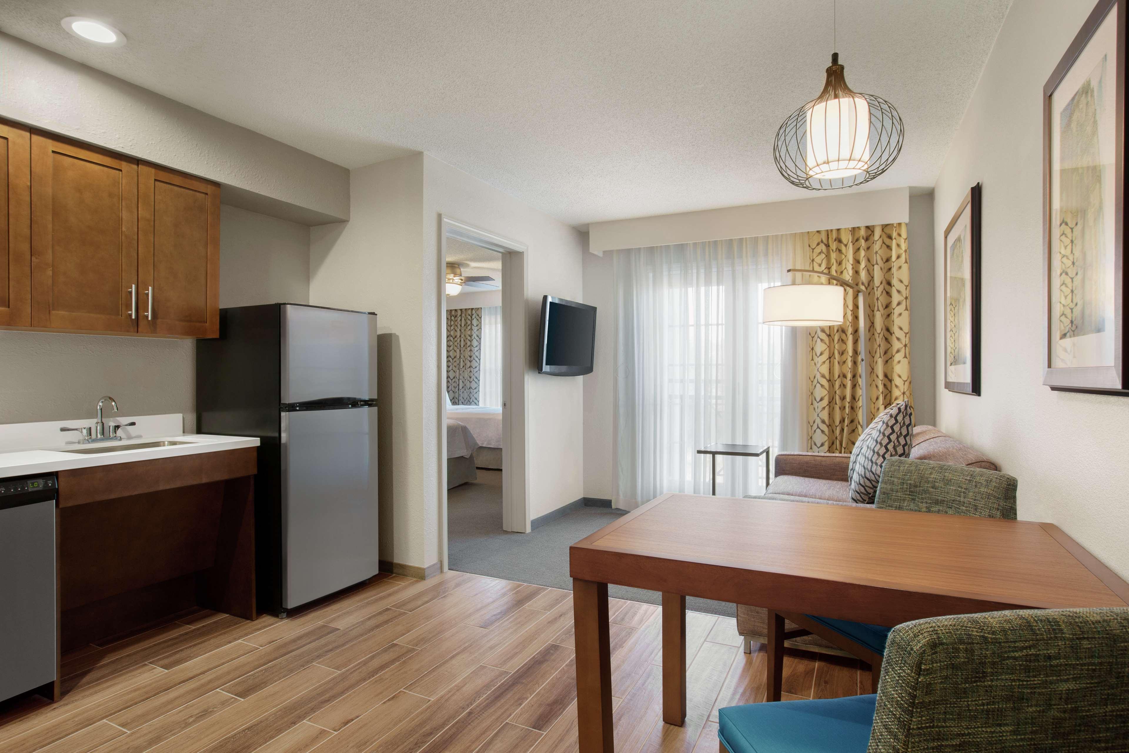 Homewood Suites By Hilton Kansas City Airport Exterior photo