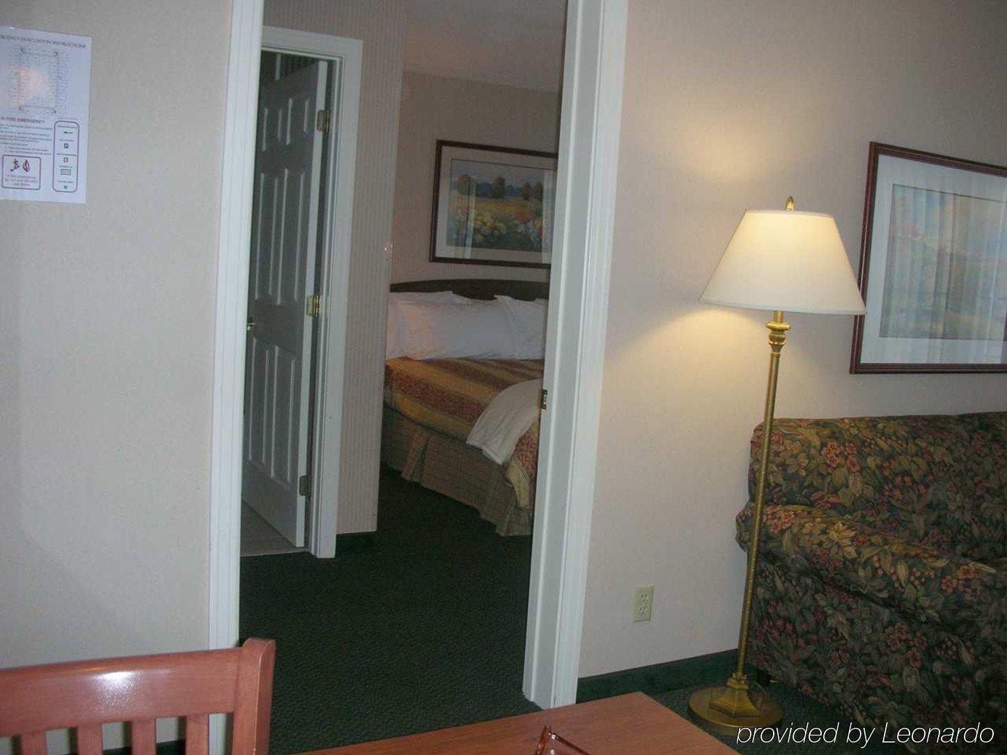 Homewood Suites By Hilton Kansas City Airport Room photo