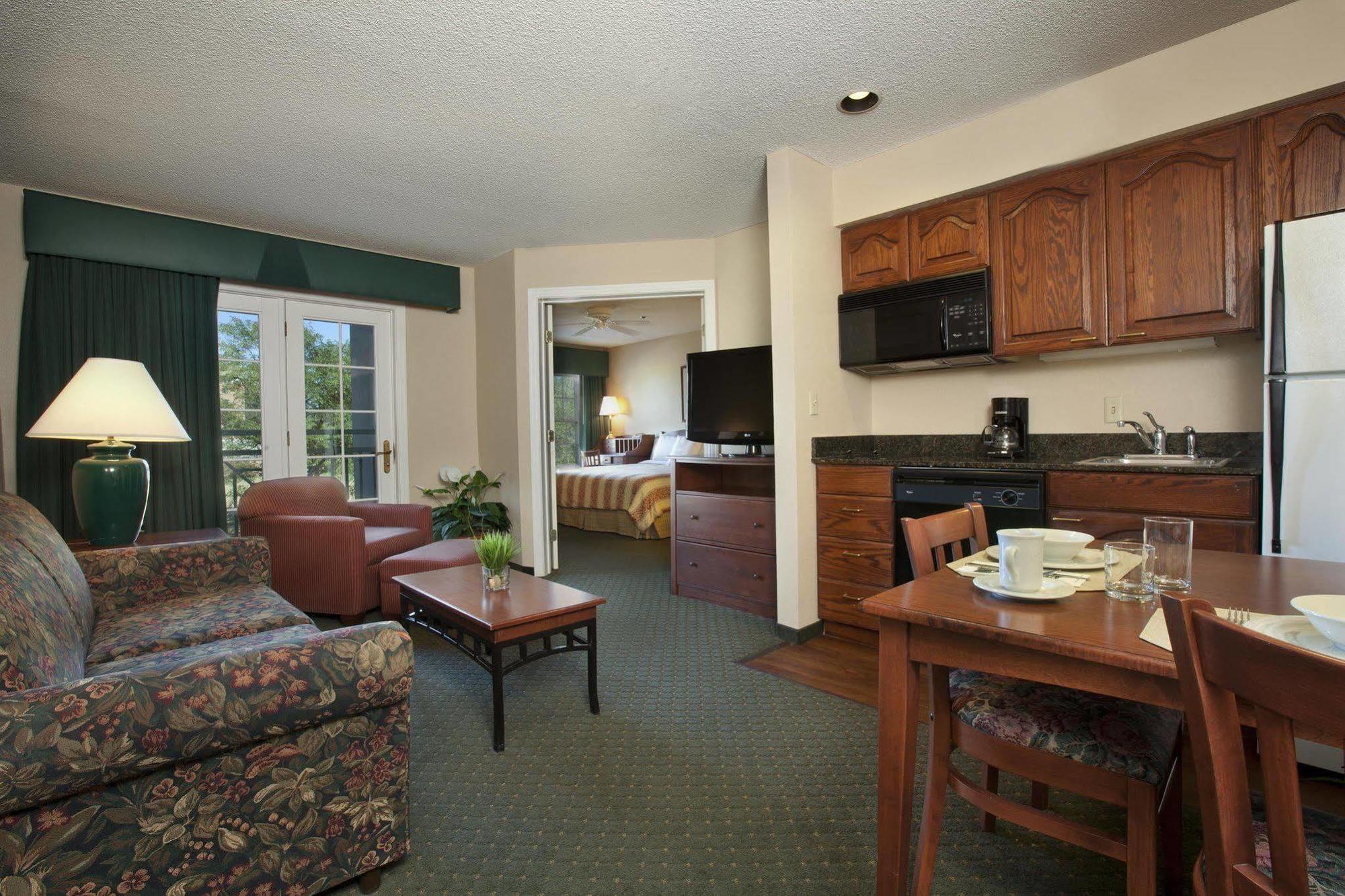 Homewood Suites By Hilton Kansas City Airport Room photo